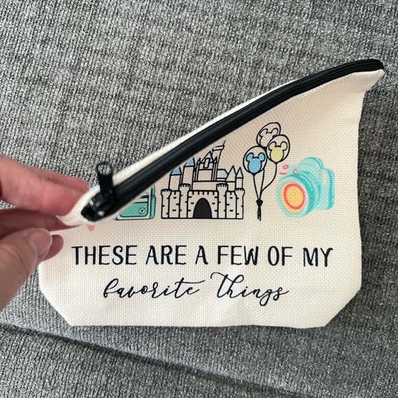 🏰 Disney Inspired Vacation Cosmetic Makeup Bag Disneyland Magic Kingdom Snacks - Picture 4 of 8